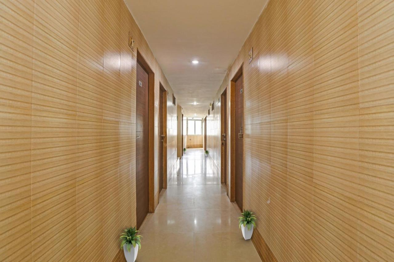 Oyo Flagship 80463 Hotel Mini Palace Vadodara Exterior foto