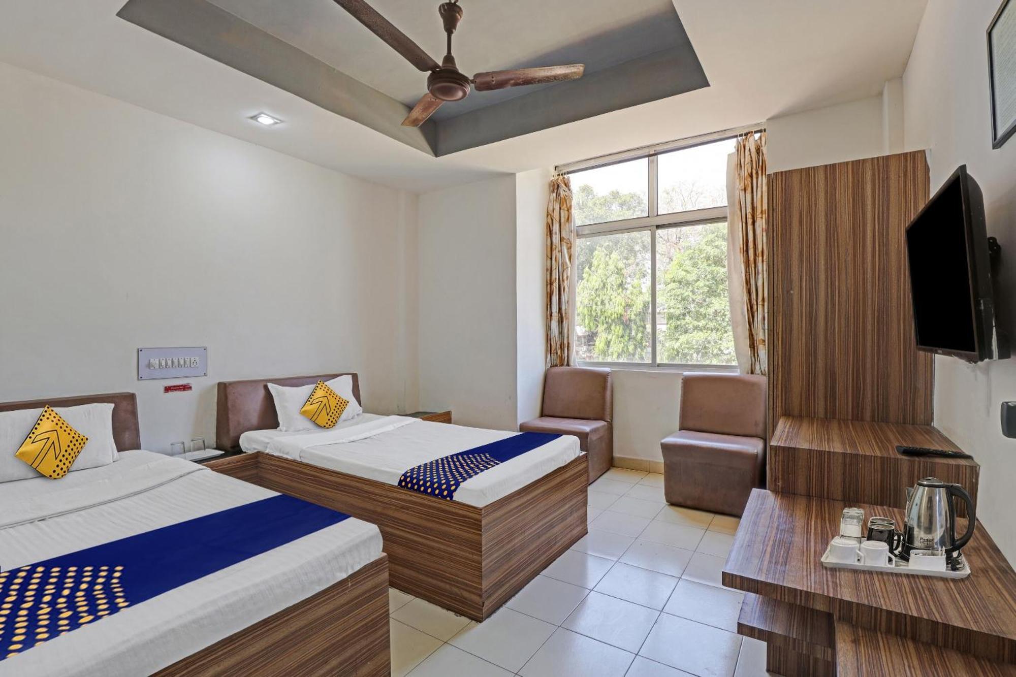 Oyo Flagship 80463 Hotel Mini Palace Vadodara Exterior foto